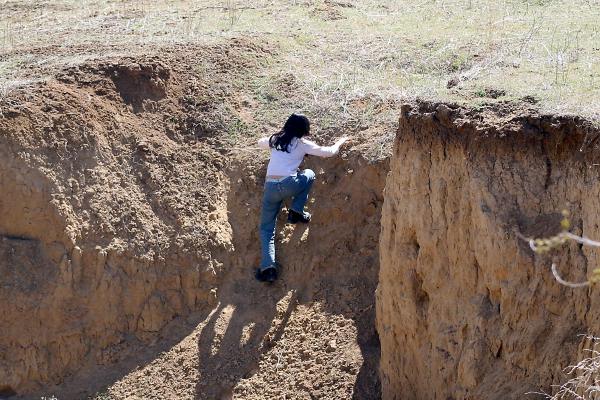 Holly climbs out of the pit